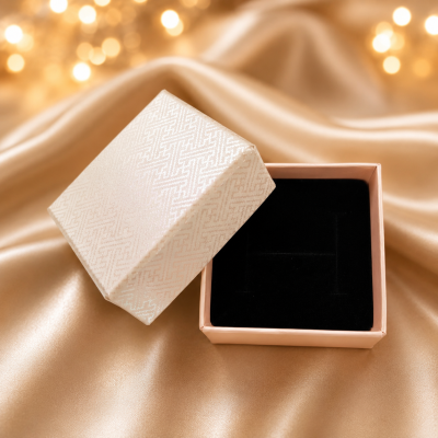 Cutie pentru Bijuterii Light Peach cu Model Decorativ 5x5x3.5 cm D173