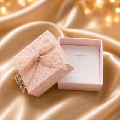 Cutie Cadou pentru Bijuterii Roz Pudrat cu Fundita 5x5x3.5 cm D178