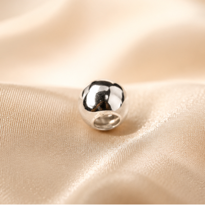 Biluta Argint 925 Polished 4 mm cu orificiu 1.8 mm pentru bijuterii handmade, 1 bucata G0776