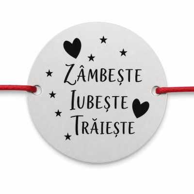 Brățară șnur textil roșu cu pandantiv argint 925 „Zâmbește, Iubește, Trăiește” B-E0381