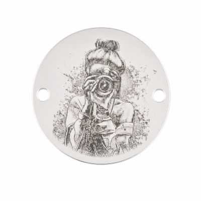 Bănuț gravat fată cu aparat foto din argint 925, fotogravură laser 16.5mm E1584