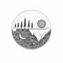 Bănuț argint 925 gravat peisaj montan cu pini, lună și stele, Ø 16,5 mm — pentru iubitorii de munte E0775