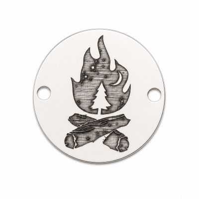 Bănuț argint 925 gravat foc de tabără cu brad, lună și stele, Ø 16,5 mm — pentru iubitorii de natură E0779