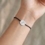 Brățară argint 925 cu bănuț gravat ruj cu inimioară, șnur negru reglabil — R0496