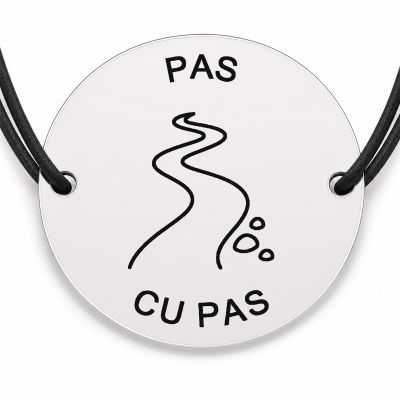 Brățară argint 925 cu bănuț gravat cărare cu mesajul „Pas cu pas", șnur negru reglabil — R0531